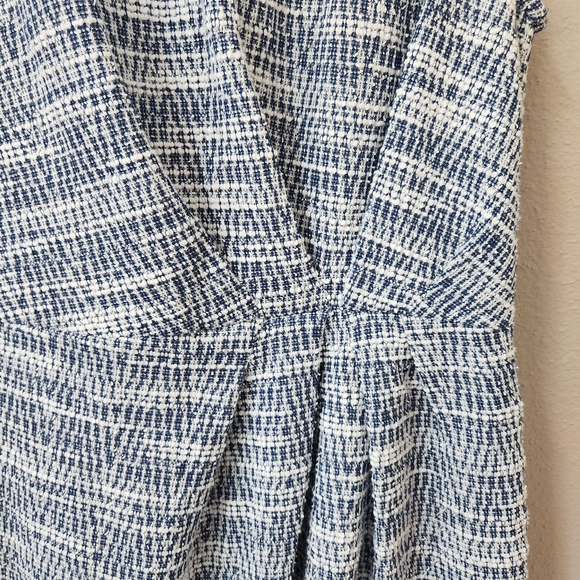 Banana Republic | Petite Sleeveless Tweed Seath Dress - Picture 5 of 8